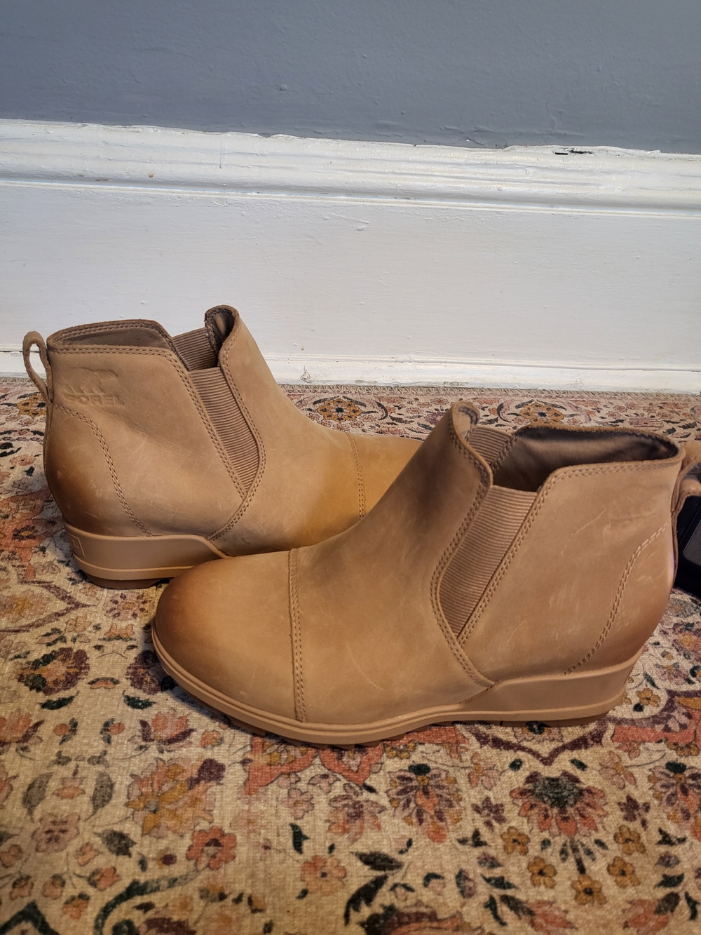 Sorel Evie Size 7 Pull On Women's Tan Nubuck Chelsea Ankle Booties